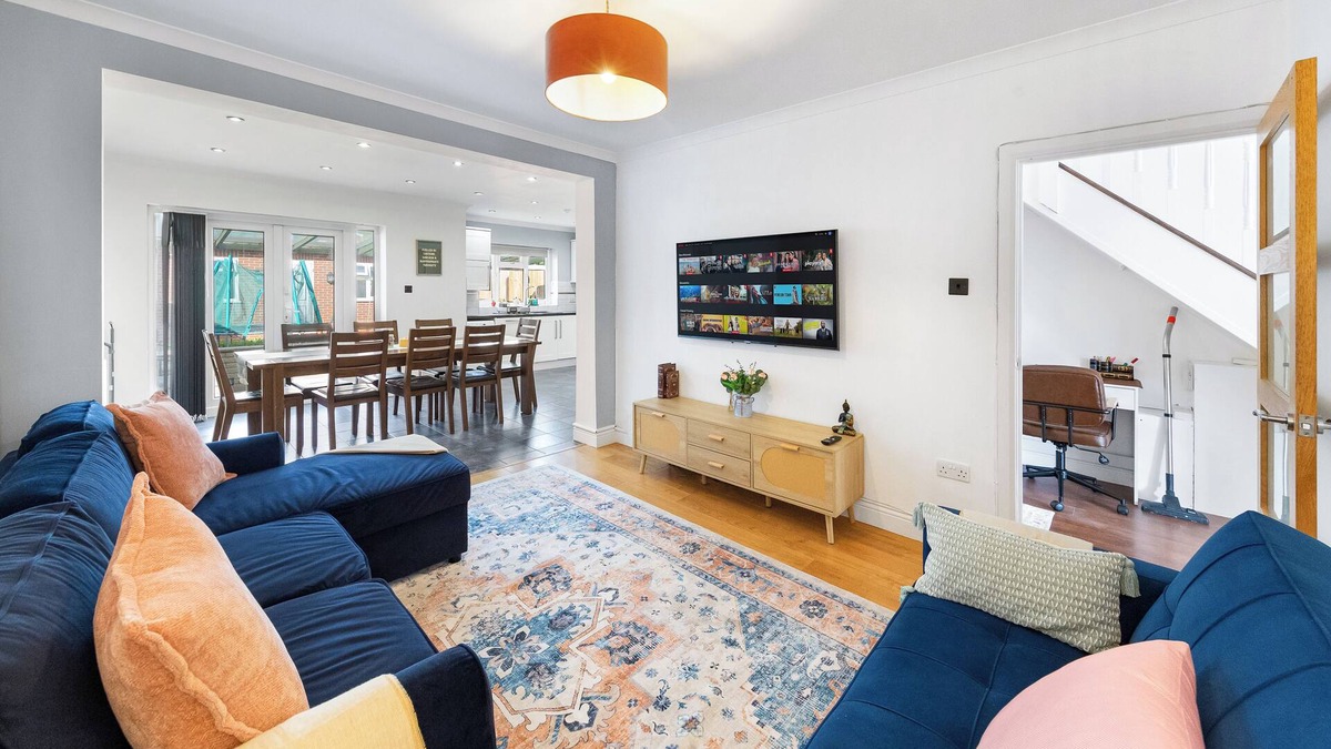 Harlington House | The Aviator | Modern Large 4 Bed Property | London | Mins From Heathrow