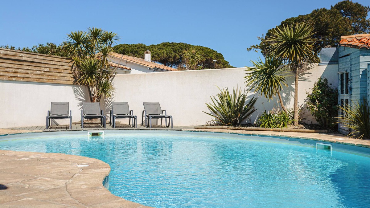 Le Bois-Plage-en-Re House | The Avocette in Bois-Plage-en-Ré: High-End Villa with Pool – Beach & Town Center