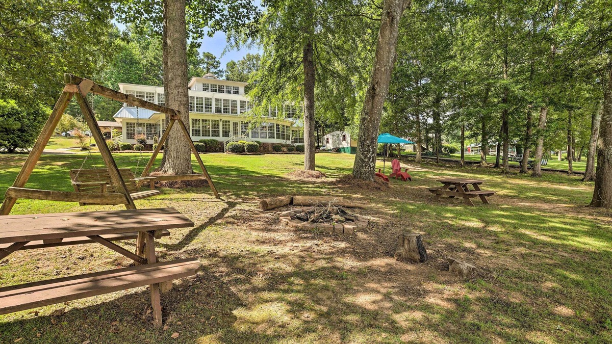 Stemley House | 'The B Haus' Lakefront Retreat w/Boat Ramp!