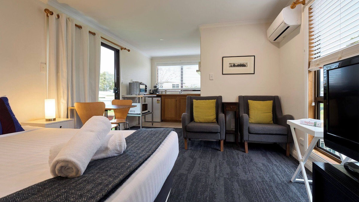 Bicheno Cabin | The Baby Penguin - Freycinet Holiday Houses