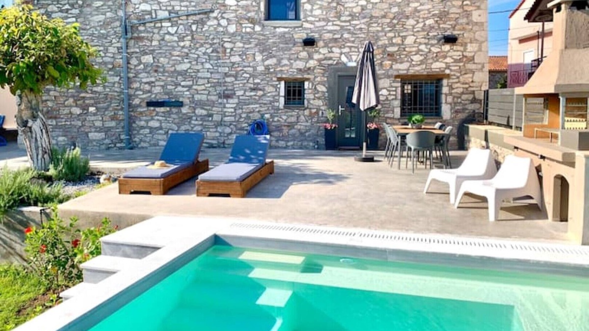 Eva Villa | The Backyard