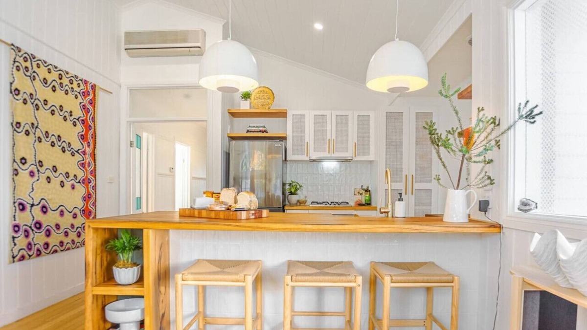 Belmont House | The Bail - Belmont/Pet Friendly