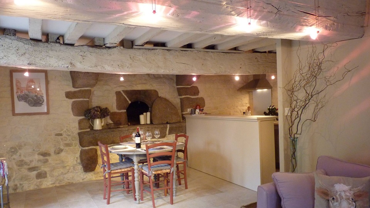 Saint-Etienne-en-Cogles Cottage | The Bakery between Saint Malo and Mont Saint Michel at the Vaugarny Manor