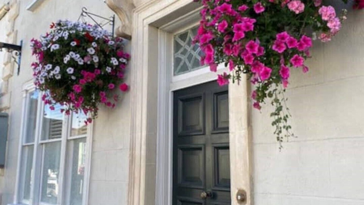 Ozleworth House | The Bank - Wotton Under Edge