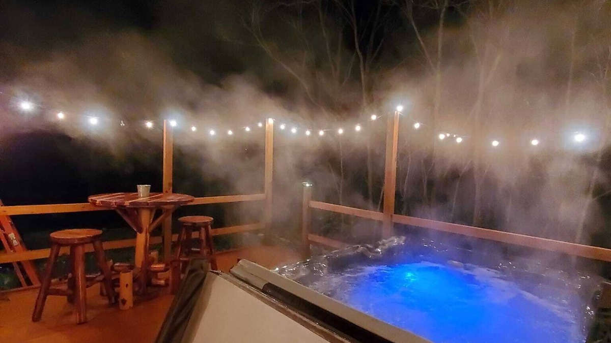 Del Rio Cabin | The Banty Rooster - A Couples Getaway in the Mountains of East Tennessee