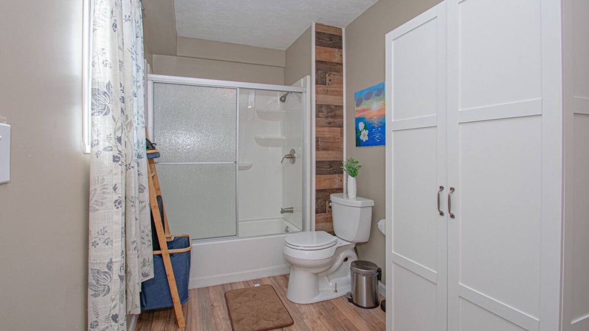 Miamisburg Apartment | The Barbershop-Luxury 2 bd/2bth in DWTN Miamisburg
