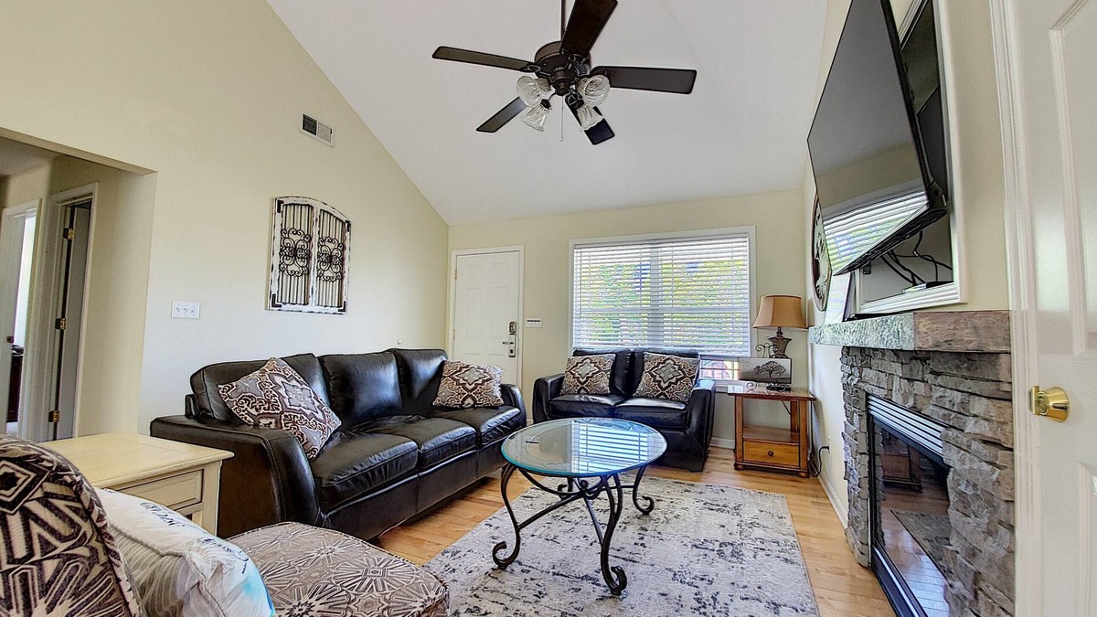 Taylorsville House | The Barefoot Cottage 53. Pet friendly with fee, NEW HOT TUB
