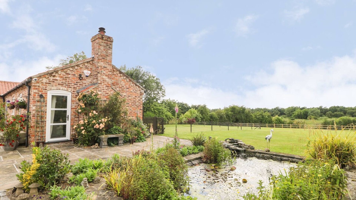 York Cottage | THE BARN AT ORCHARD FARM, character holiday cottage in York