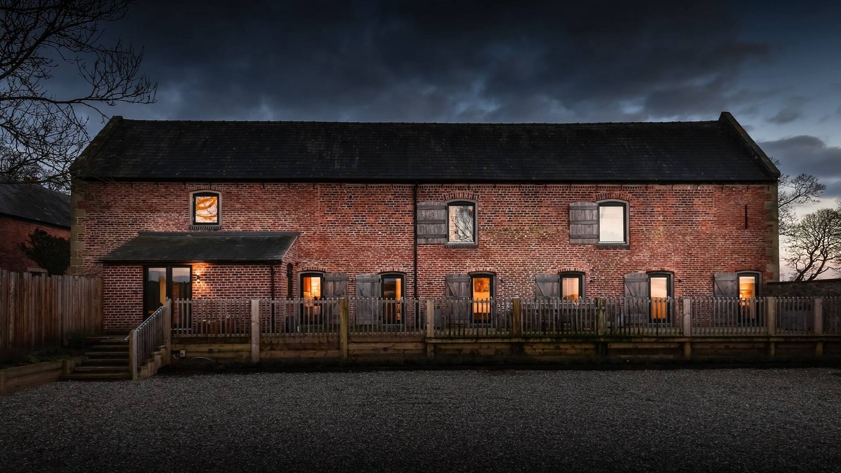 Hendrerwydd House | The Barn at Plas Ashpool (8) - a stunning converted barn sleeping 8 guests