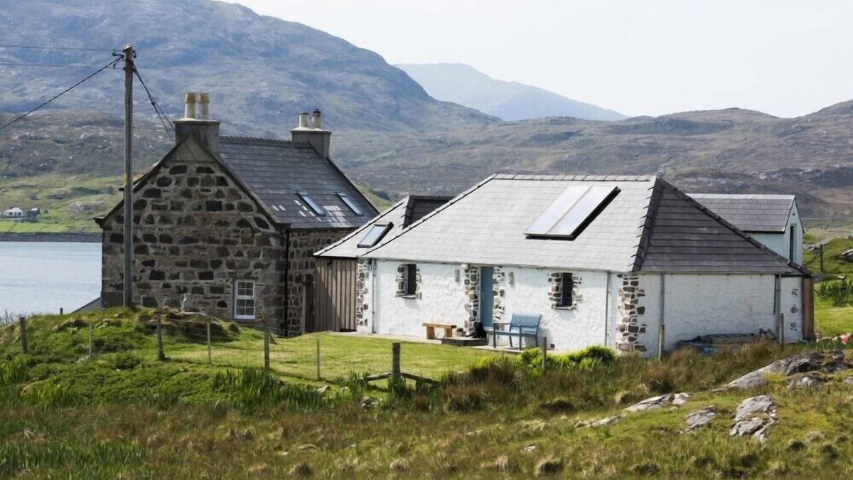 Ardroil Cottage | THE BARN AT REEF, pet friendly, with open fire in Timsgearraidh