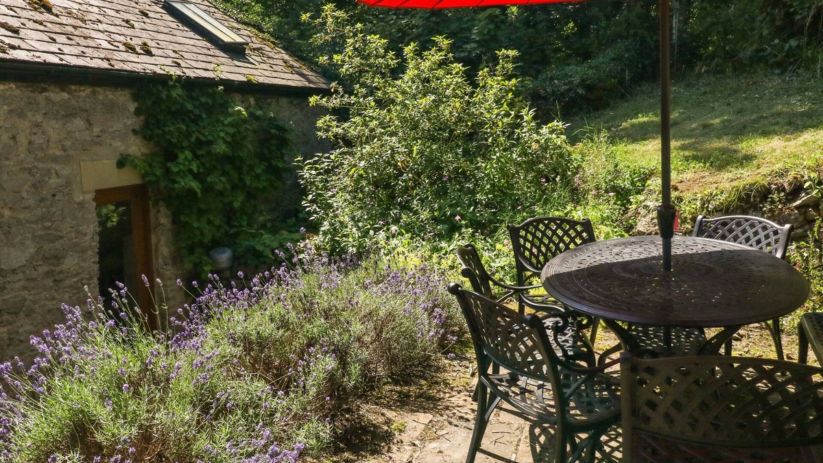 Peak District National Park Cottage | THE BARN AT SMALLDALE HALL, pet friendly, with a garden in Bradwell