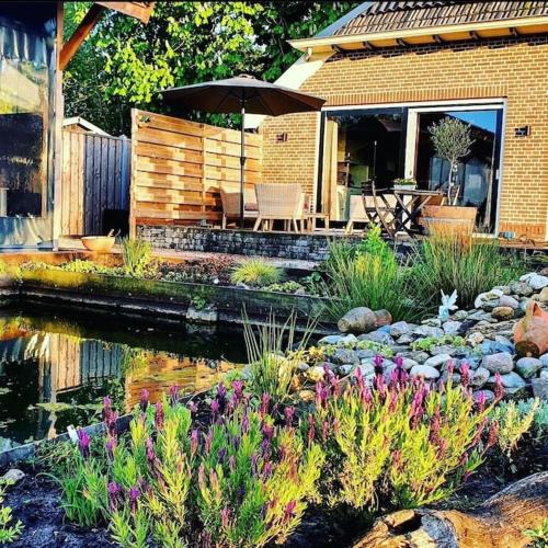 Oldekerk Apartment | The Barn - Aurora Hoeve - loft met jacuzzi