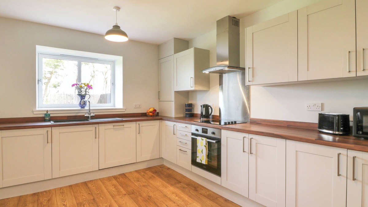 Airdrie Cottage | The Barn, Drumbow Farm