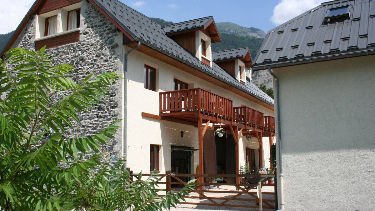Le Bourg-d'Oisans House | The Barn, Ferme Noemie, Cycle/Ski. Large property, lovely location