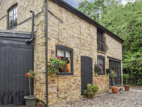 Sarratt House | The Barn