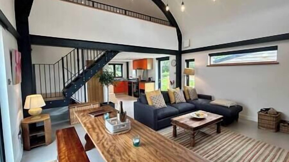 Scaynes Hill House | The Barn