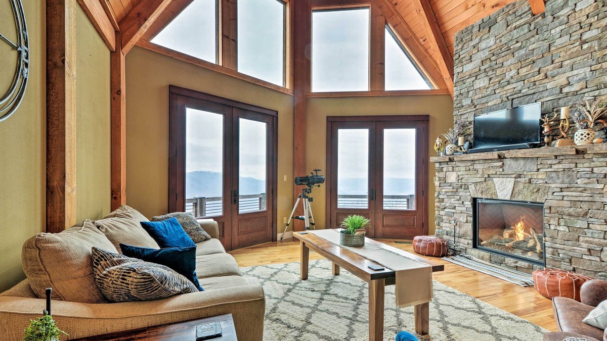 Caldwell House | The Barn House: Caldwell Mtn Retreat w/Hot Tub!