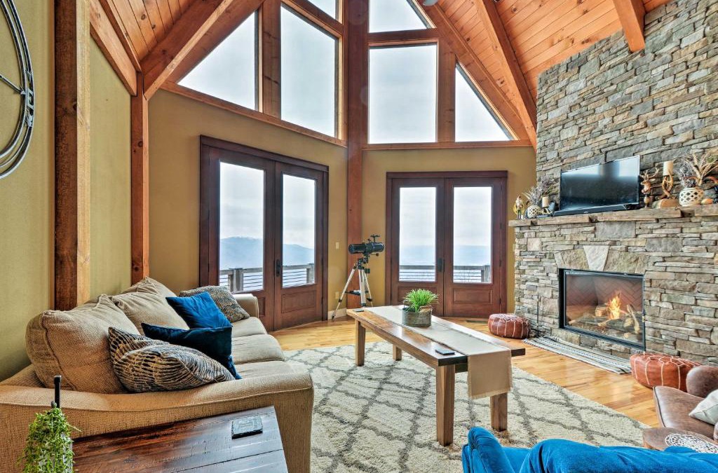 Caldwell House | The Barn House Caldwell Mtn Retreat with Hot Tub!