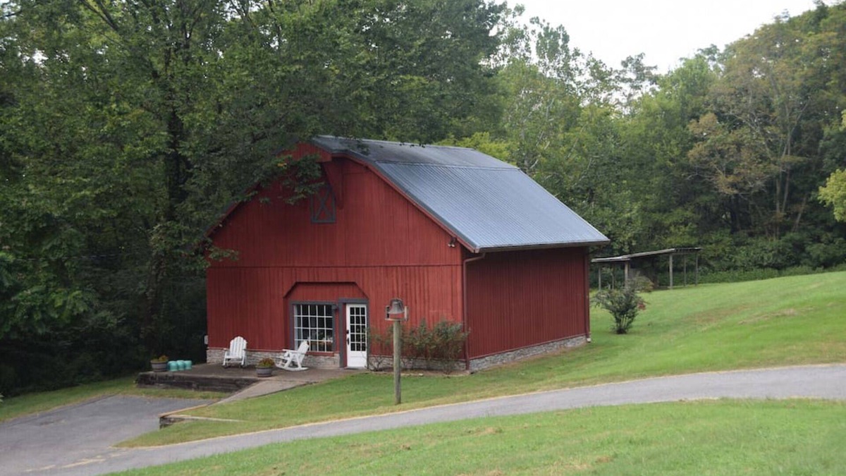 Hendersonville House | The Barn in Hendersonville