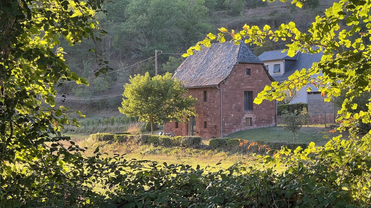 Marcillac-Vallon House | The barn in the heart of the valley