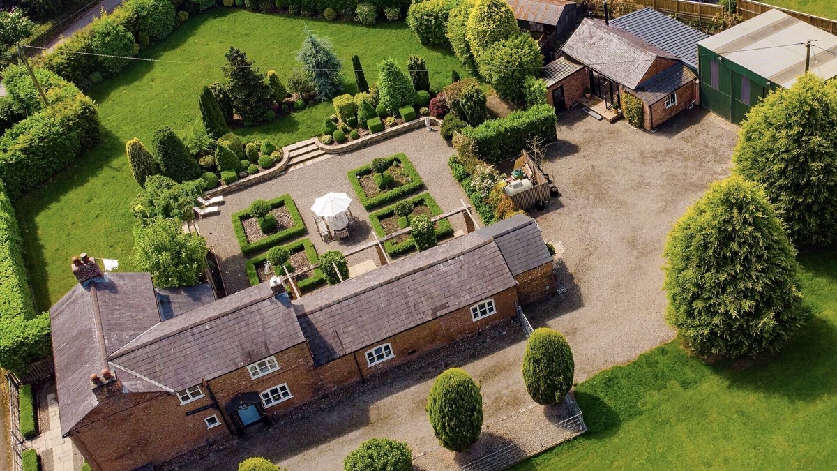 Cotebrook House | The Barn - Newly renovated luxury retreat with hot tub.
