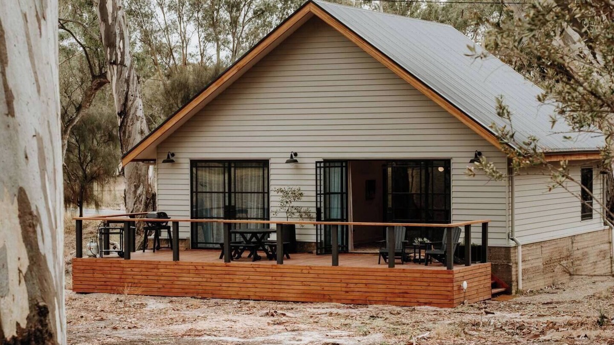 Sandy Creek Bed & Breakfast | The Barn - On Cockatoo Lane