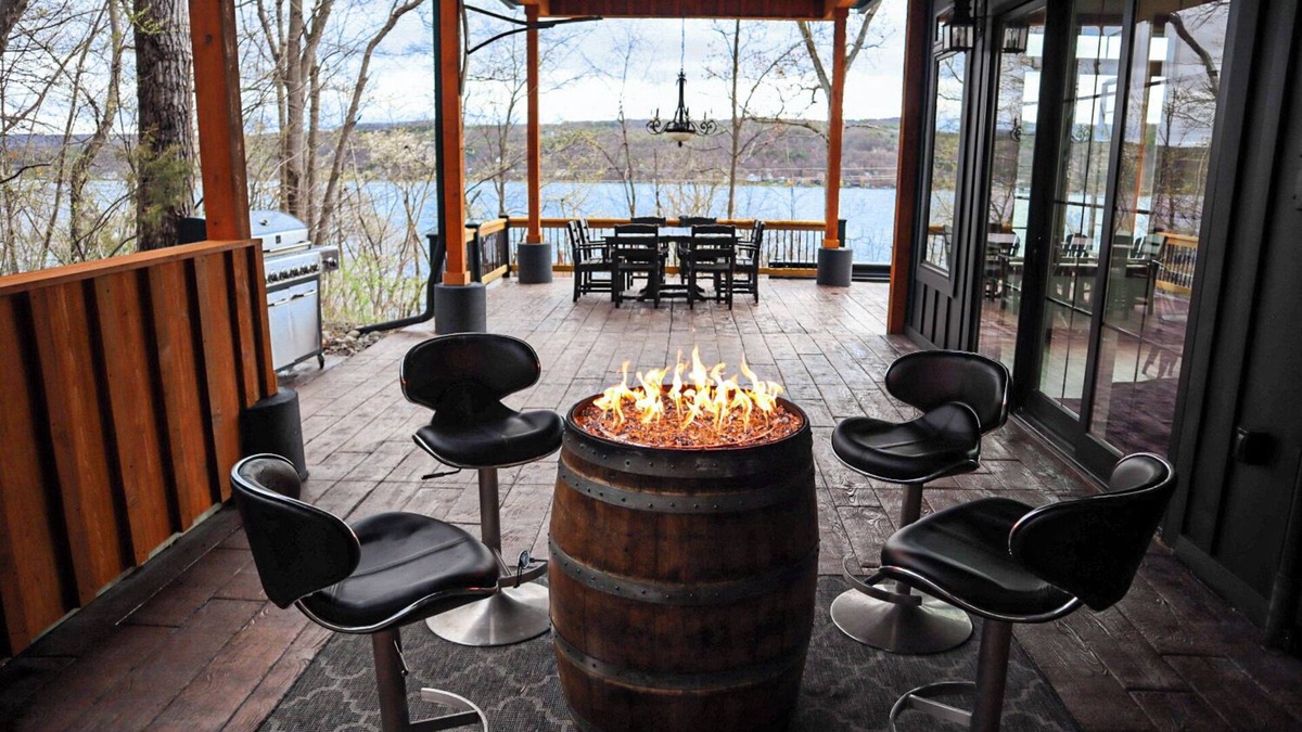 Hammondsport House | The Barn On Keuka-HotTub-LakeView-WineTrail