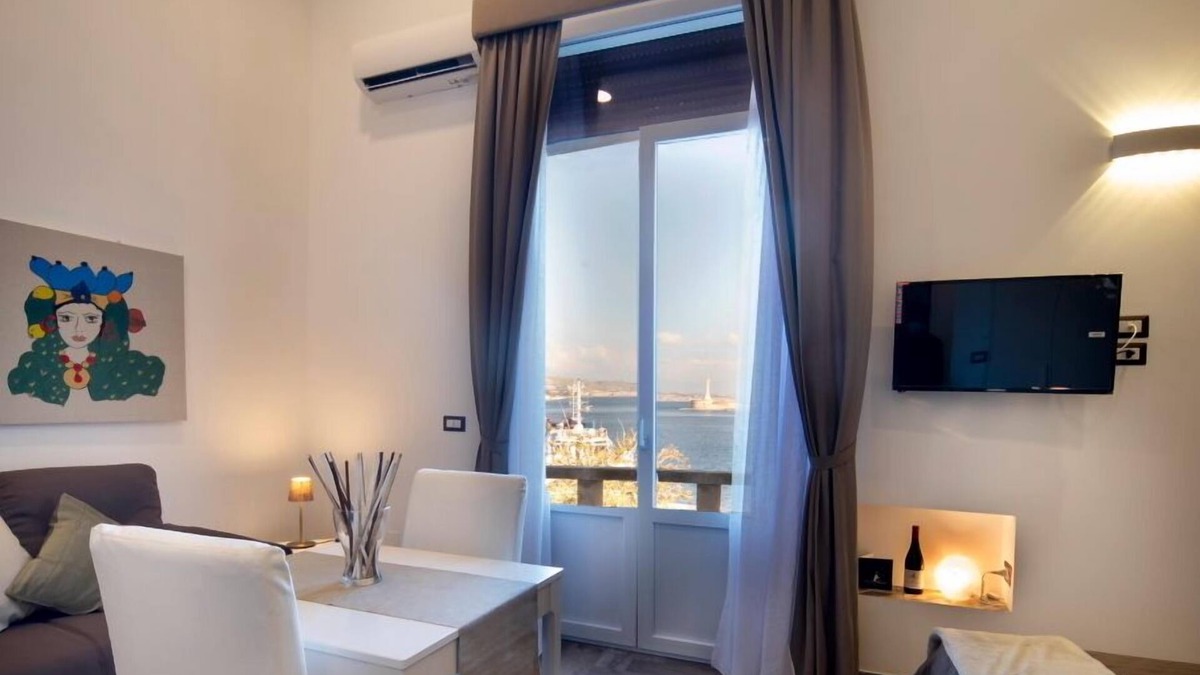 Messina Apartment | THE BARN ON THE STRAIT STUDIO APARTMENT SEA VIEW COD. CIR 19083048C209961