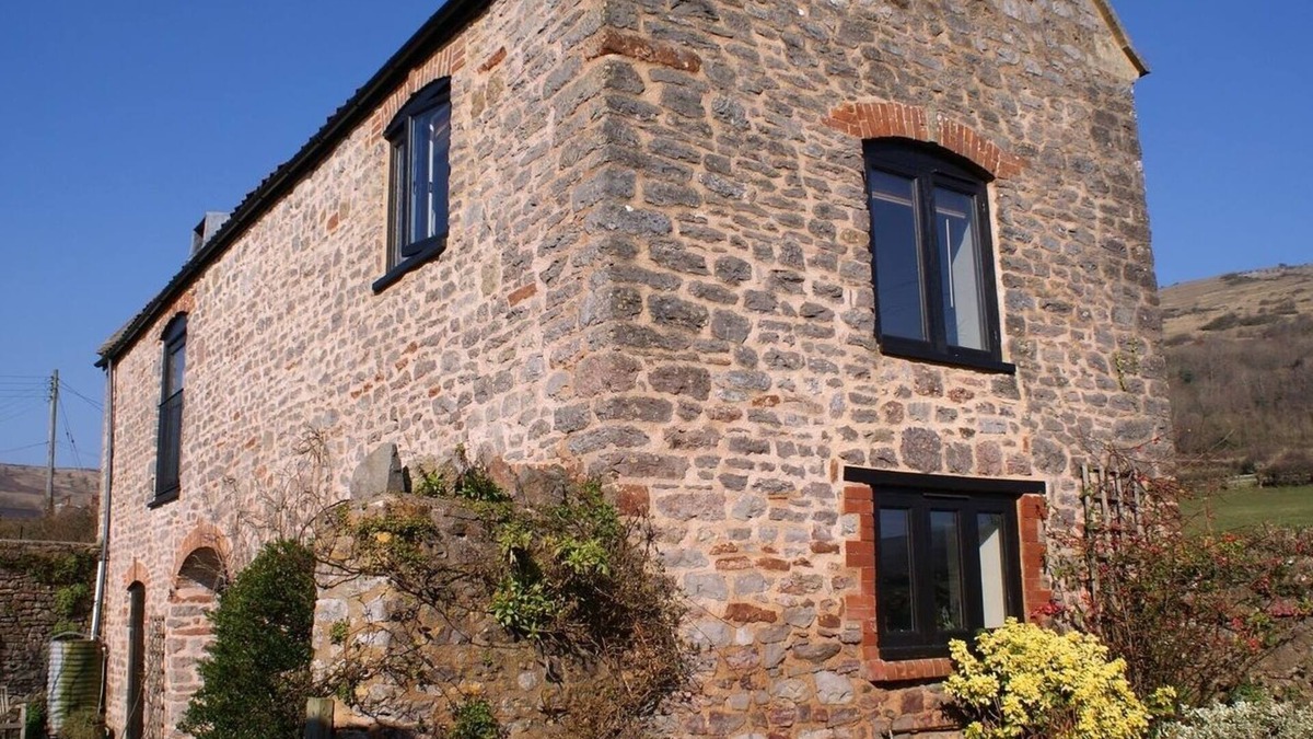 Axbridge Cottage | THE BARN, pet friendly, country holiday cottage in Compton Bishop