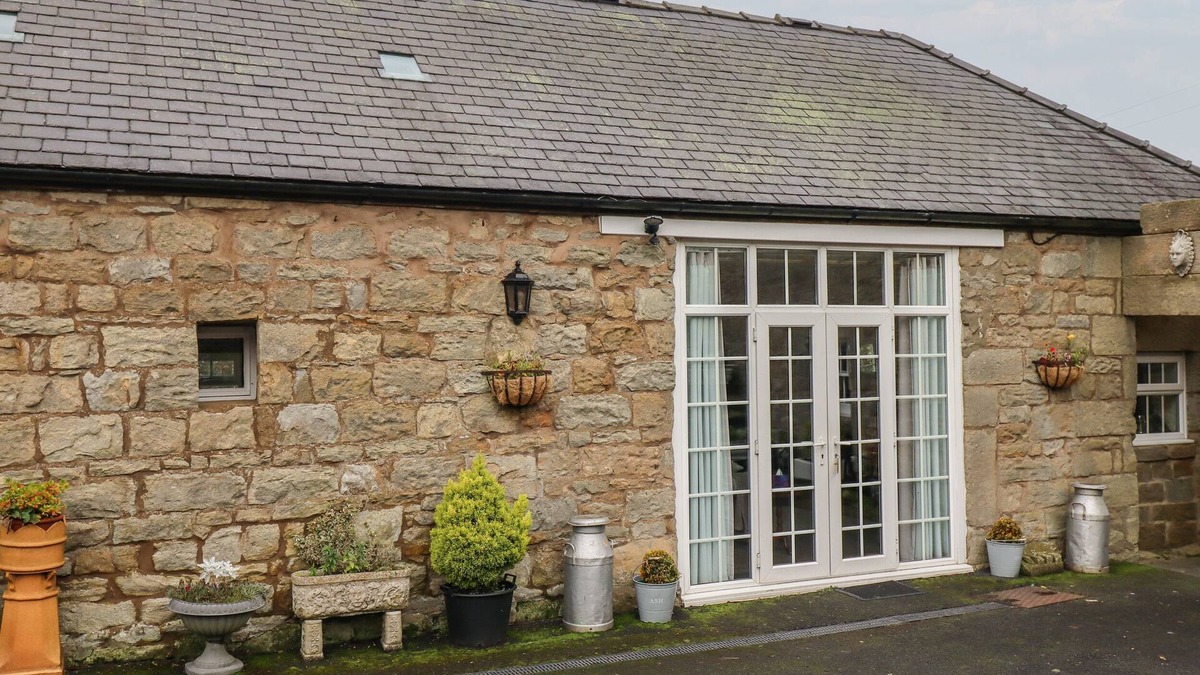 Capheaton Cottage | THE BARN, pet friendly, character holiday cottage in Ponteland