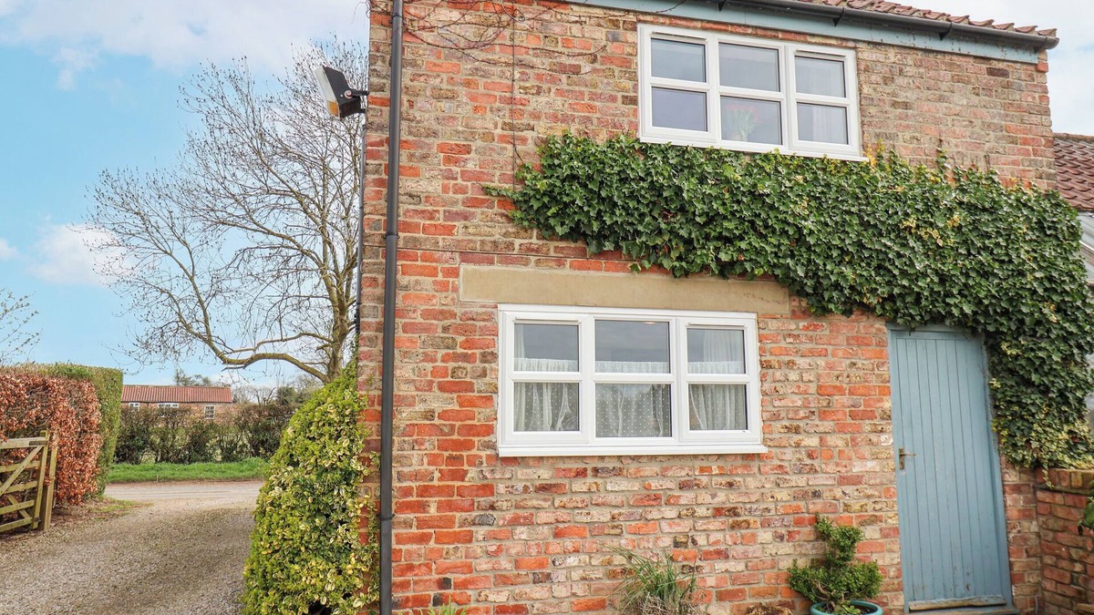 Ripley Cottage | THE BARN - POPLAR FARM, pet friendly, with a garden in Boroughbridge