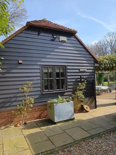 Abbess Roding House | The Barn - Quiet Location