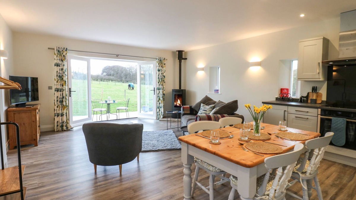 North Bitchburn Cottage | THE BARN, romantic, with a garden in Barnard Castle