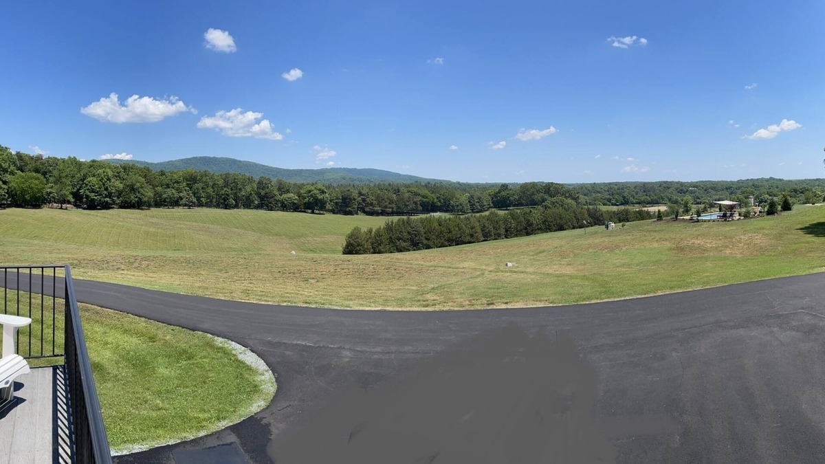 Boyd Tavern House | The Barn studios with a view near Monticello and wineries!
