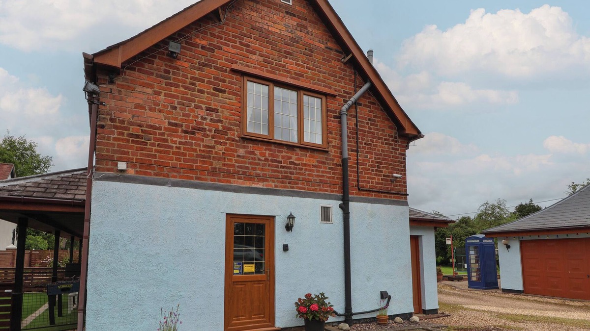 Walcot Cottage | THE BARN @ THE ELMS, family friendly, with a garden in Admaston