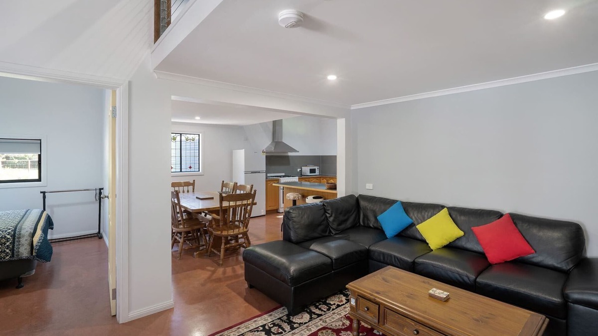 Bombowlee Cottage | The Barn Tumut River
