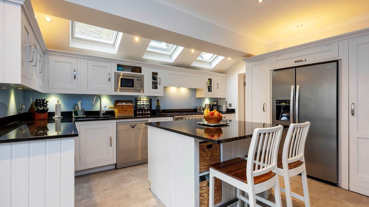 Mortlake House | The Barnes Family Haven, by Veeve