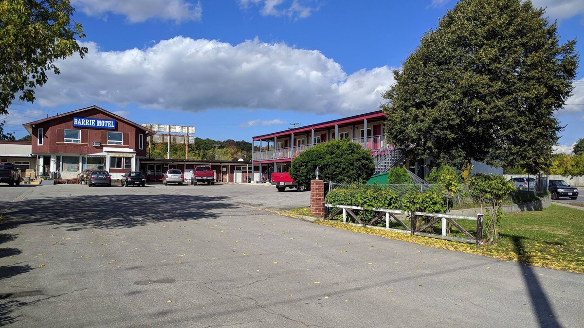 Barrie Hotel | The Barrie Motel
