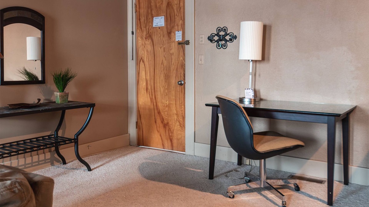 Fairbury Apartment | The Barrington 1BR apartment in historical downtown
