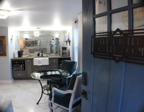 Abingdon Apartment | The Barter Green Room
