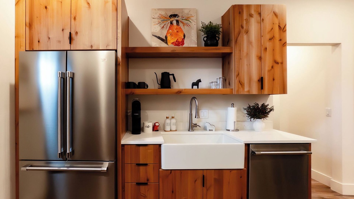 Hood River Condo | The Base Camp - Luxury condo in the iconic Horsefeathers building!