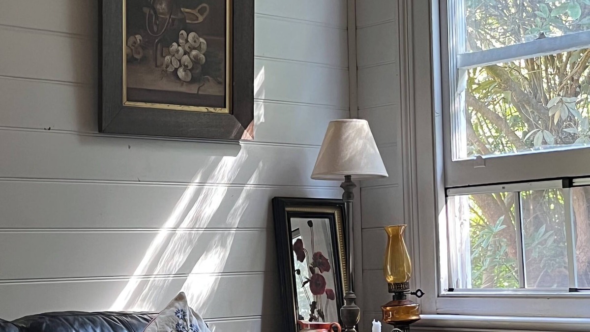 Forrest Cottage | The Bay Rose:nCharming Otways Holiday Cottage:nIdyllic and Peaceful Surrounds nn