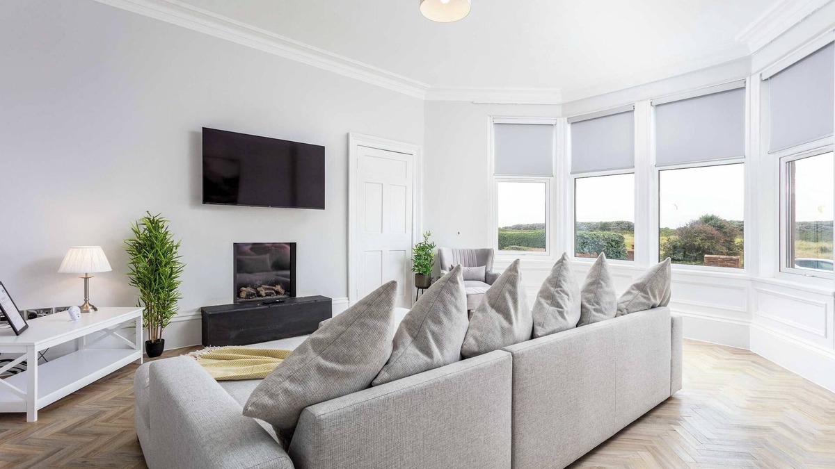 Troon Apartment | The Bay Suite - Donnini Apartments