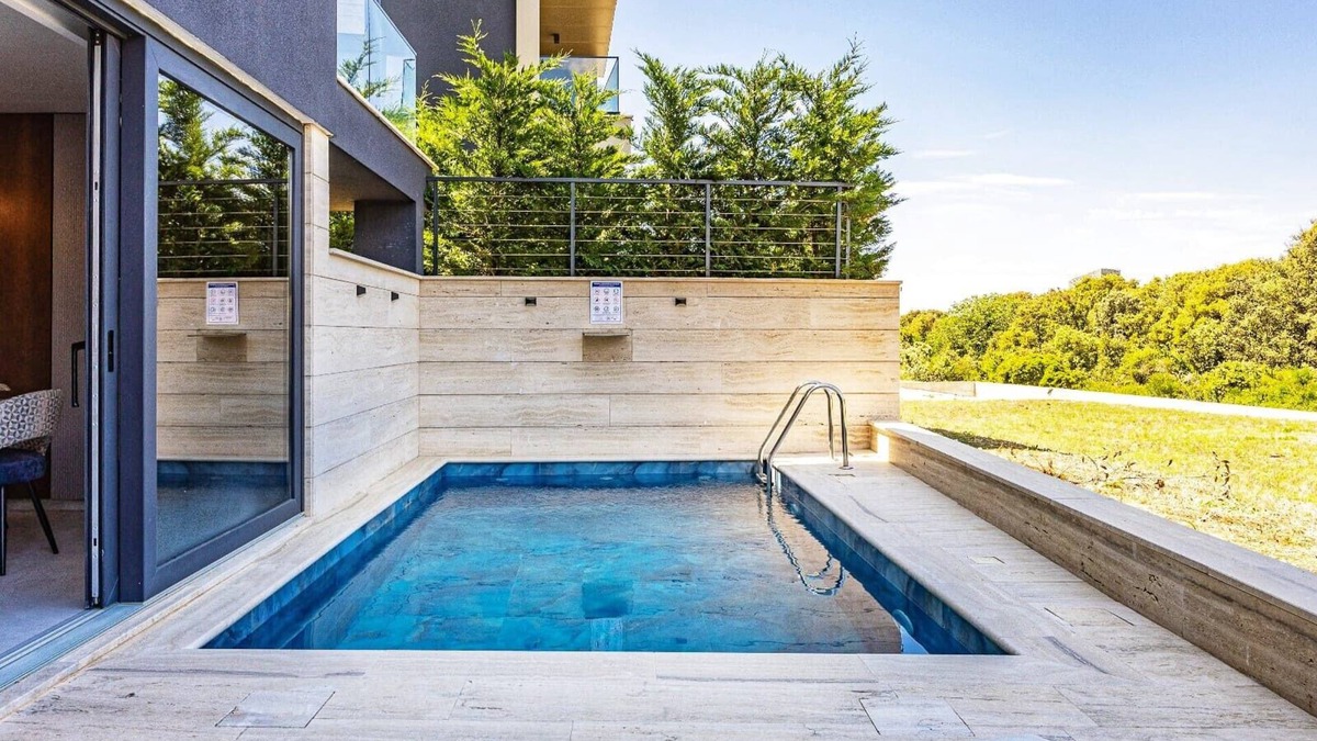 Kozino Apartment | The Bayfront - Luxury Pool Residence