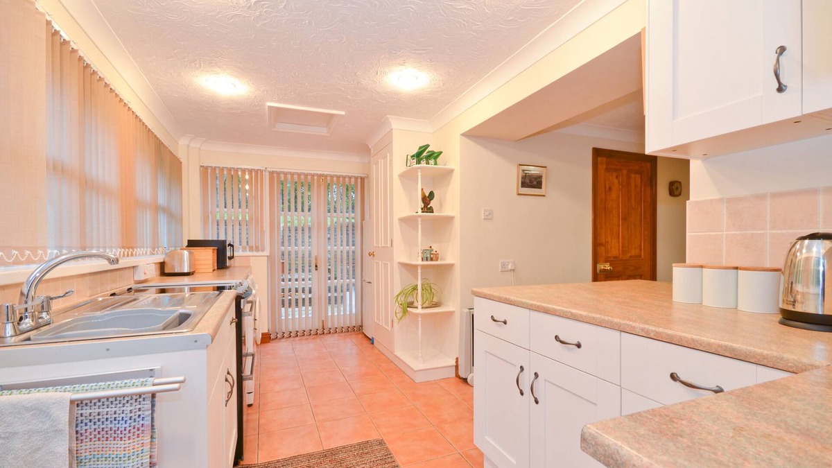 Newport Cottage | The Bays, cottage with views of Carisbrooke Castle