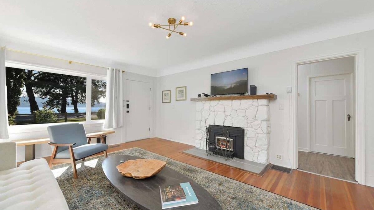 North Saanich House | The Bayside Cottage S