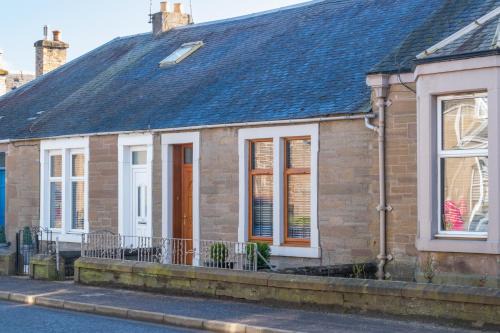 Monifieth House | The Beach and Golfers Cottage
