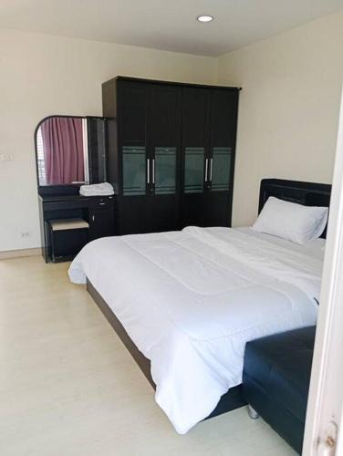 Ban Bang Saen Apartment | The Beach Bangsaen Condo 327/30