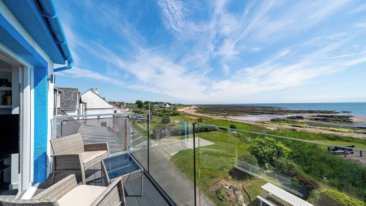 Carnoustie Ski Chalet | The Beach Boathouse - Sea Views & Golf Courses