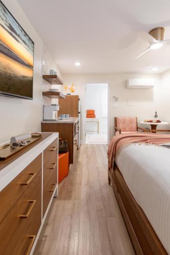 Village Green Hotel | The Beach Club on Madison Avenue